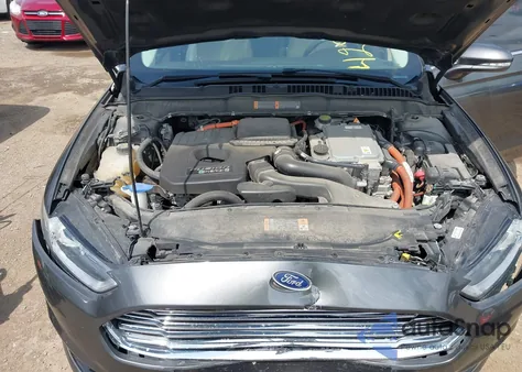 2015 Ford Fusion Energi Titanium z USA, uszkodzony, nr VIN 3FA6P0SU2FR179985